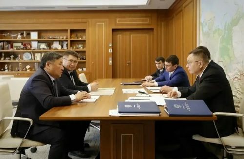Глава Тувы встретился с министром строительства и ЖКХ России Иреком Файзуллиным