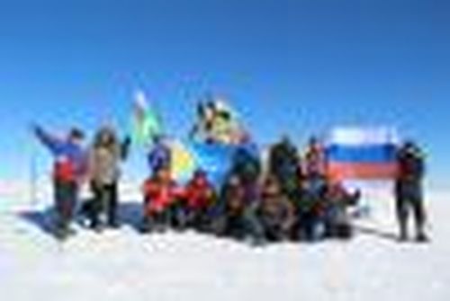 Альпинисты готовятся к новым штурмам
