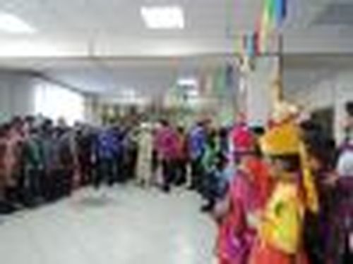 Встретились Восток и Запад