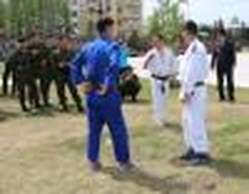 Зарядка со стражем порядка